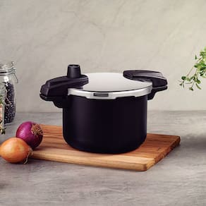 Panela de Pressão Tramontina Arizona em Alumínio, Revestimento Starflon Max 4,5L – Preto + Faqueiro 12 Peças Leme com Lâminas em Aço Inox – Cinza