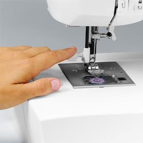 Máquina de Costura Eletrônica Singer Patchwork 7285 - Branca