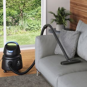 Aspirador de Pó e Água Electrolux Hidrolux AWD01 1400W 5L com Conjunto de Acessórios e Rodas 360° - Preto