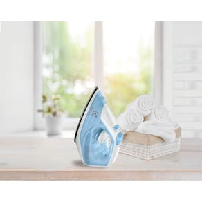 Ferro de Passar a Vapor Base Antiaderente com Spray Electrolux Easyline SIE60 Azul