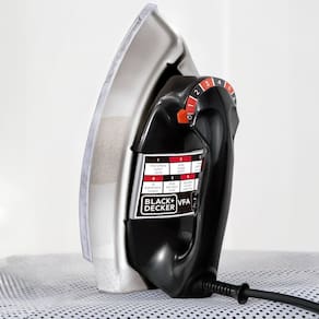Ferro de Passar a Seco Black Decker VFA1110TM2 com Base de Alumínio