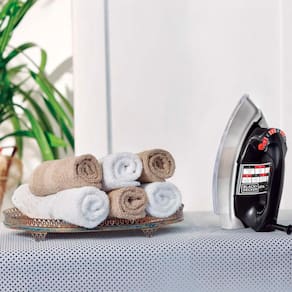 Ferro de Passar a Seco Black Decker VFA1110TM2 com Base de Alumínio