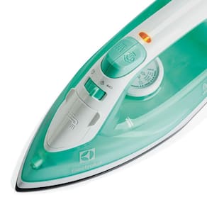 Ferro de Passar a Vapor Base Cerâmica com Spray Electrolux Easyline SIE70 Verde