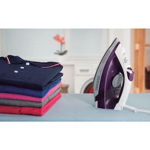 Ferro de Passar a Vapor Black Decker FX2500 com Base Antiaderente - Roxo