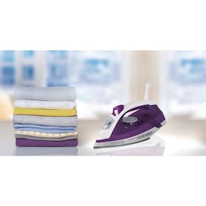 Ferro de Passar a Vapor Black Decker FX2500 com Base Antiaderente - Roxo