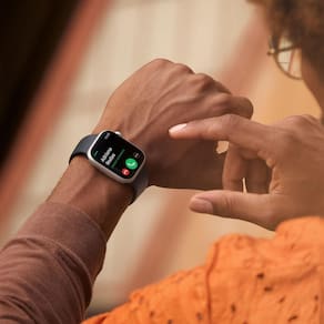 Apple Watch Series 8 GPS + Cellular Caixa Prateada de Aço Inoxidável 45 mm Pulseira Esportiva Branca