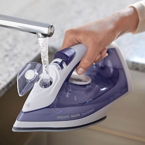 Ferro de Passar a Vapor Philips Walita EasySpeed GC1752 com Spray e Base de Cerâmica – Roxo/Branco