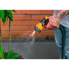 Mangueira para Jardim Wap GMEEM01 com Enrolador e Esguicho Múltiplo