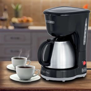 Cafeteira Elétrica Black Decker CM15 com Jarra em Inox, Porta Filtro Removível e Placa Aquecedora