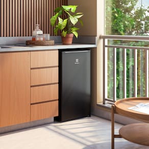 Frigobar Electrolux 90L EM90B com Controle de Temperatura – Preto