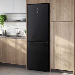 Geladeira Electrolux Frost Free Inverter 322L IB42G Efficient com AutoSense Inverse e Painel Digital - Black Glass