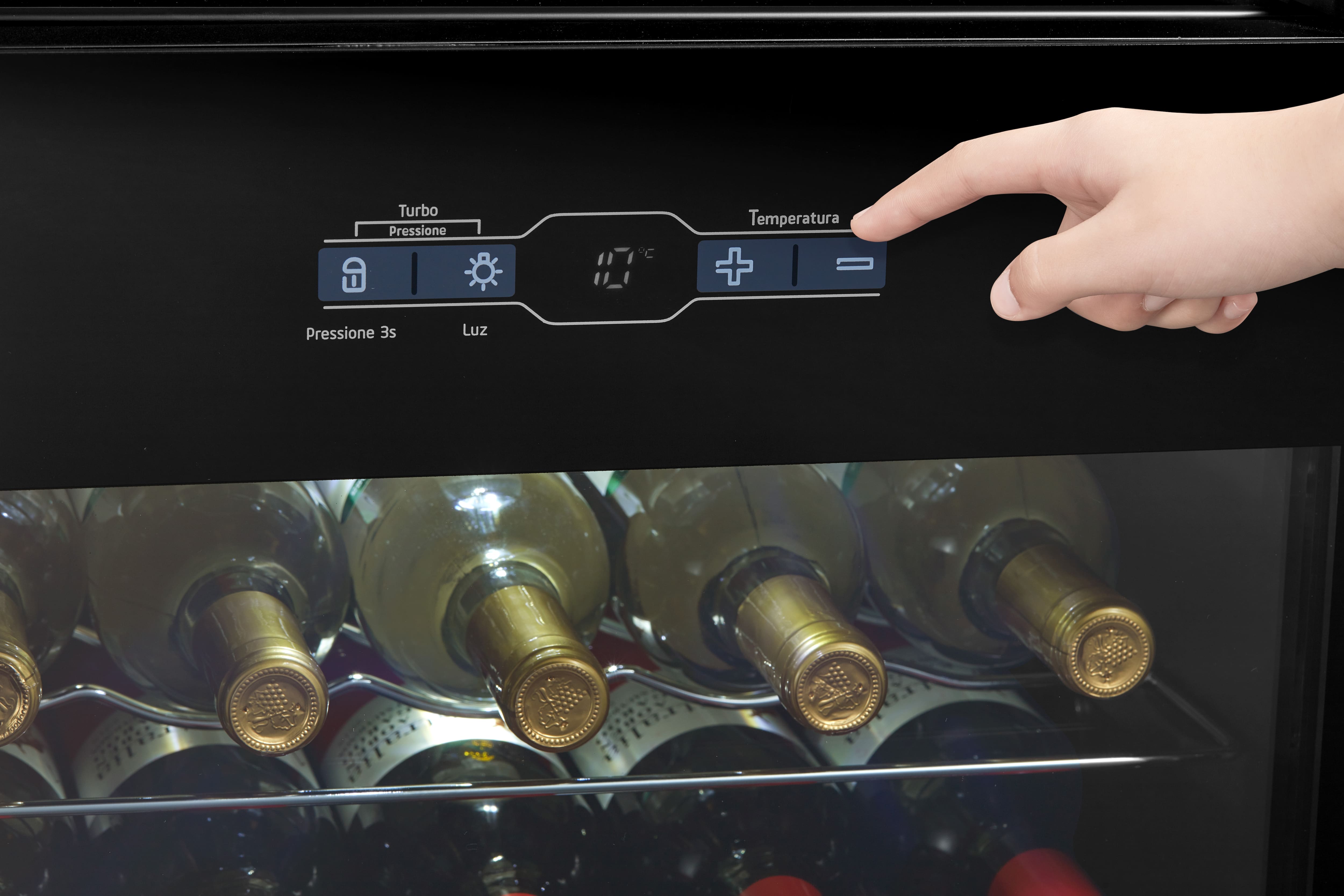 Adega Midea 24 Garrafas MDRW110FGGGL3 Porta de Vidro Painel Touch Bivolt Preta - 1