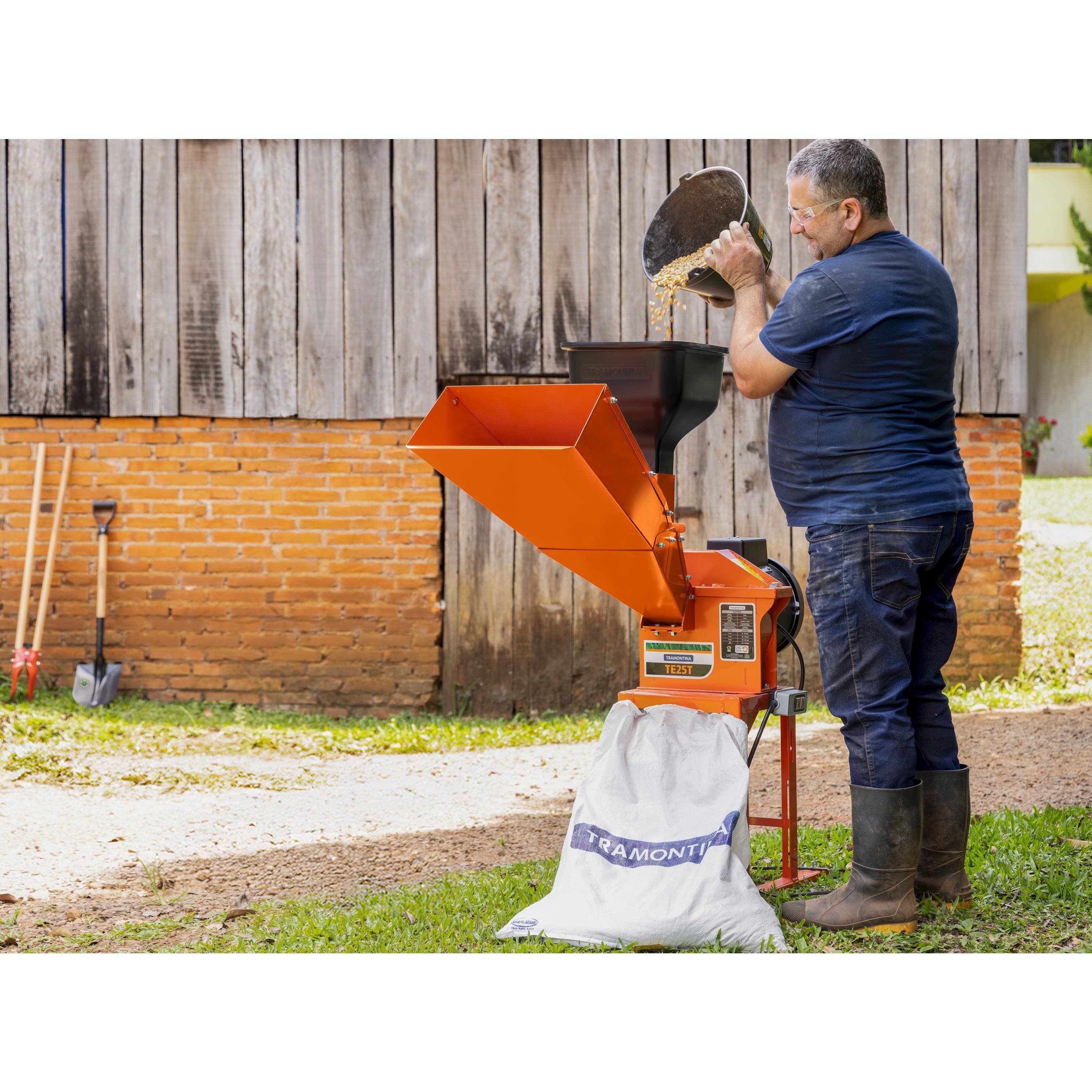 Triturador Elétrico Tramontina TE25T Motor 2 hp Saída Lateral e 4 Peneiras Bivolt - 2