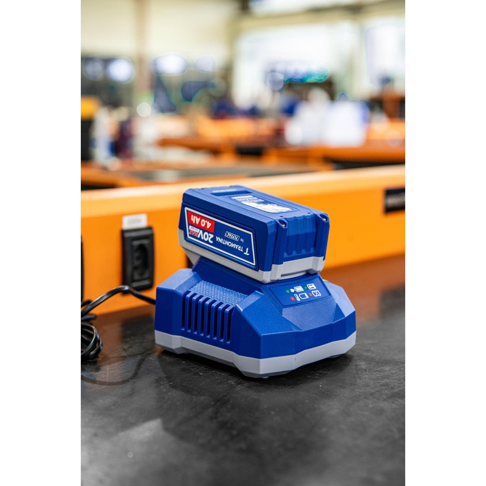 Kit 2 Baterias Tramontina by Total 20V 4,0Ah Lithium-Ion + Carregador 4,0A Bivolt - 1