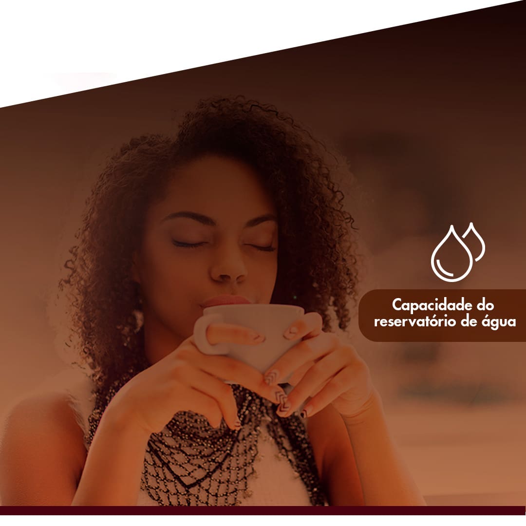 mulher bebendo café