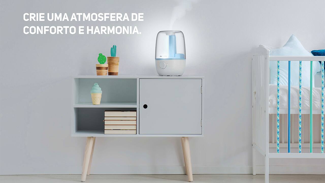 Saúde e bem-estar o ano inteiro Experimente o máximo conforto e qualidade de vida com o Umidificador de Ar Wap Air Flow U2! Este dispositivo 3 em 1 é a solução perfeita para manter o nível da umidade do ar agradável, perfumar os ambientes e iluminar com uma luz de LED de 4000k. Com seu design moderno, ele cria uma atmosfera aconchegante para toda a família, tornando os dias mais agradáveis e as noites mais tranquilas.