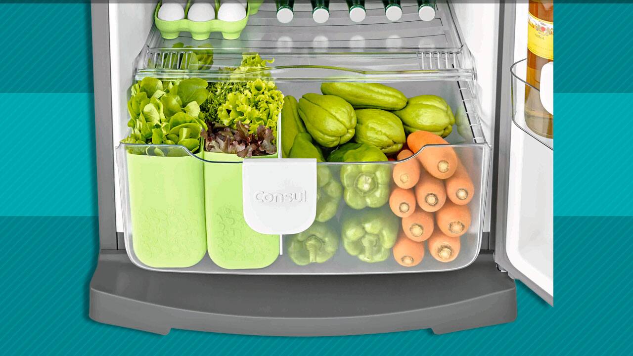 Geladeira Consul Frost Free CRM43NK com bandeja deslizante e espaçosa