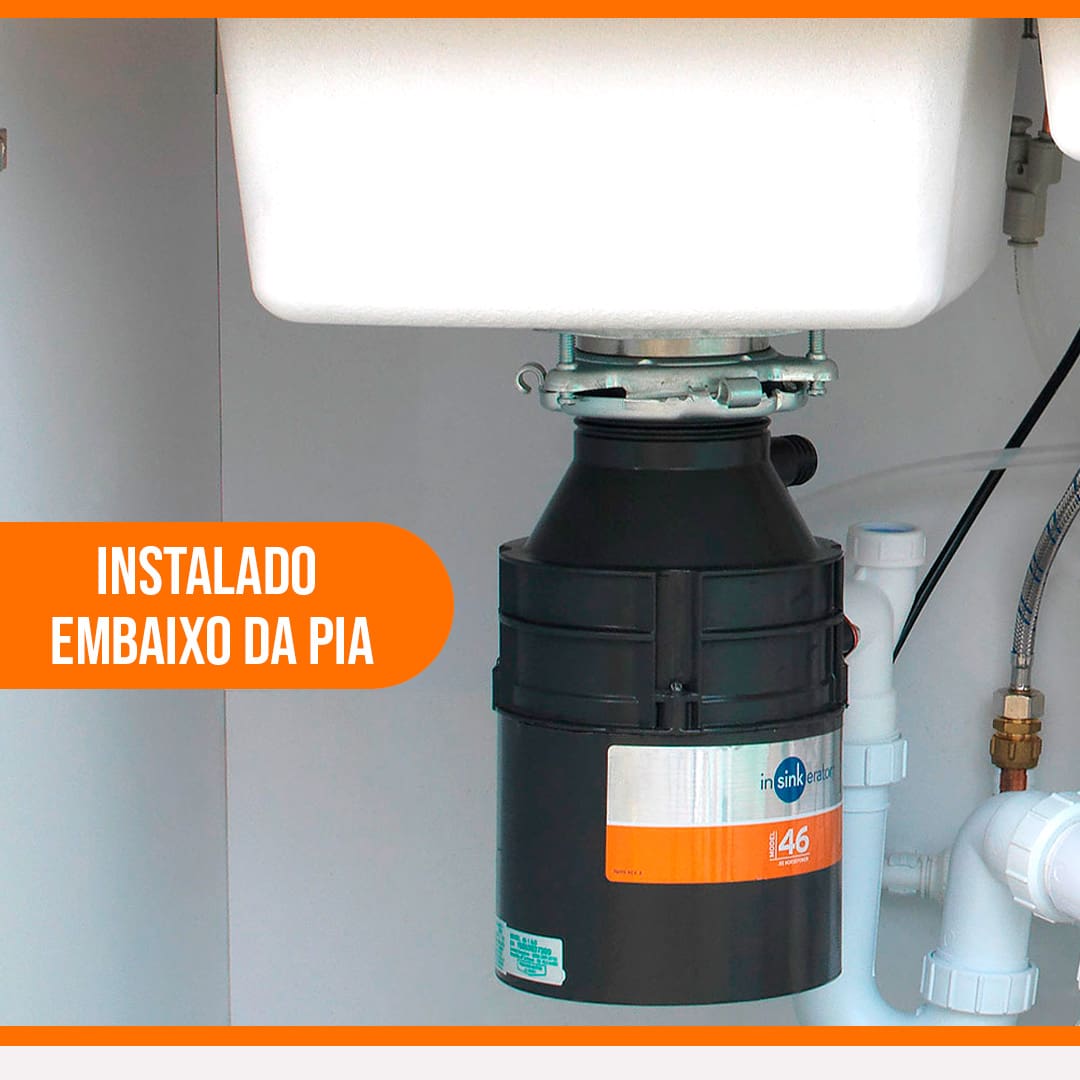 imagem mostra o Triturador de Alimentos instalado embaixo da pia