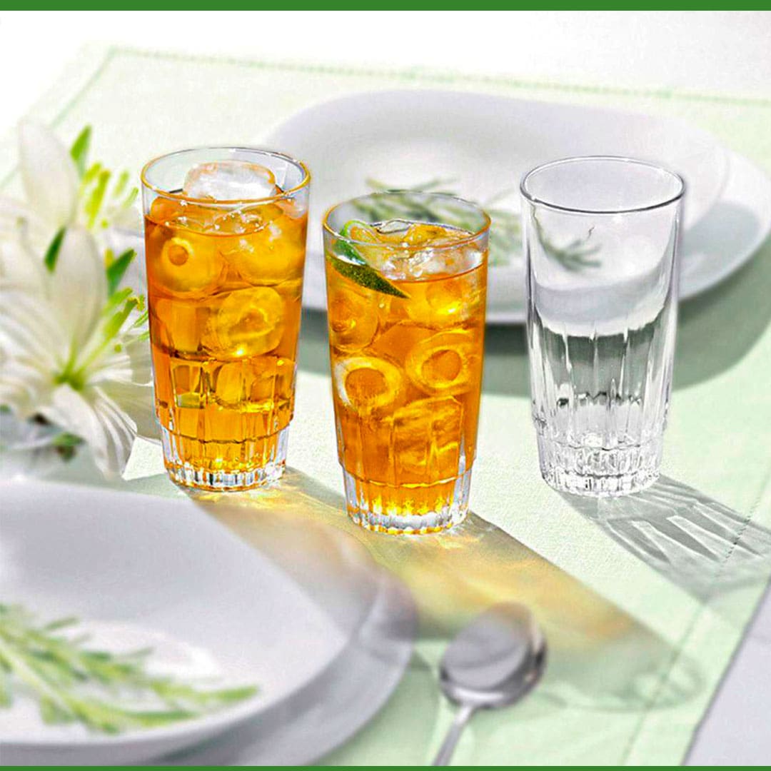 Copos Nadir Vegas bebidas drink chá suco colher pratos brancos flor área externa sombra