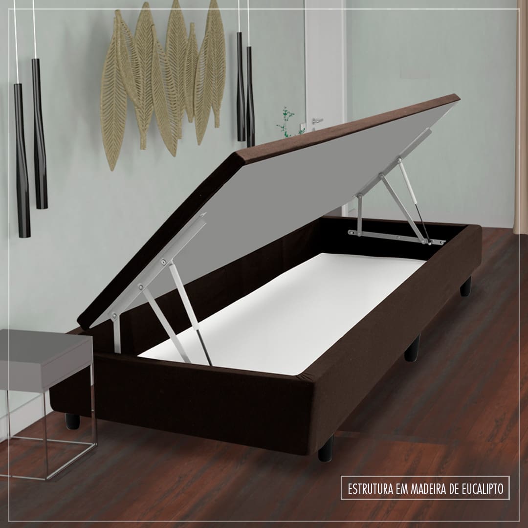 Estrutura em madeira de eucalipto Base Box Colchão Solteiro MGA Lift Cotton marrom baú aberto chão piso marrom madeira cortina bege banco banquinho objetos decorativos