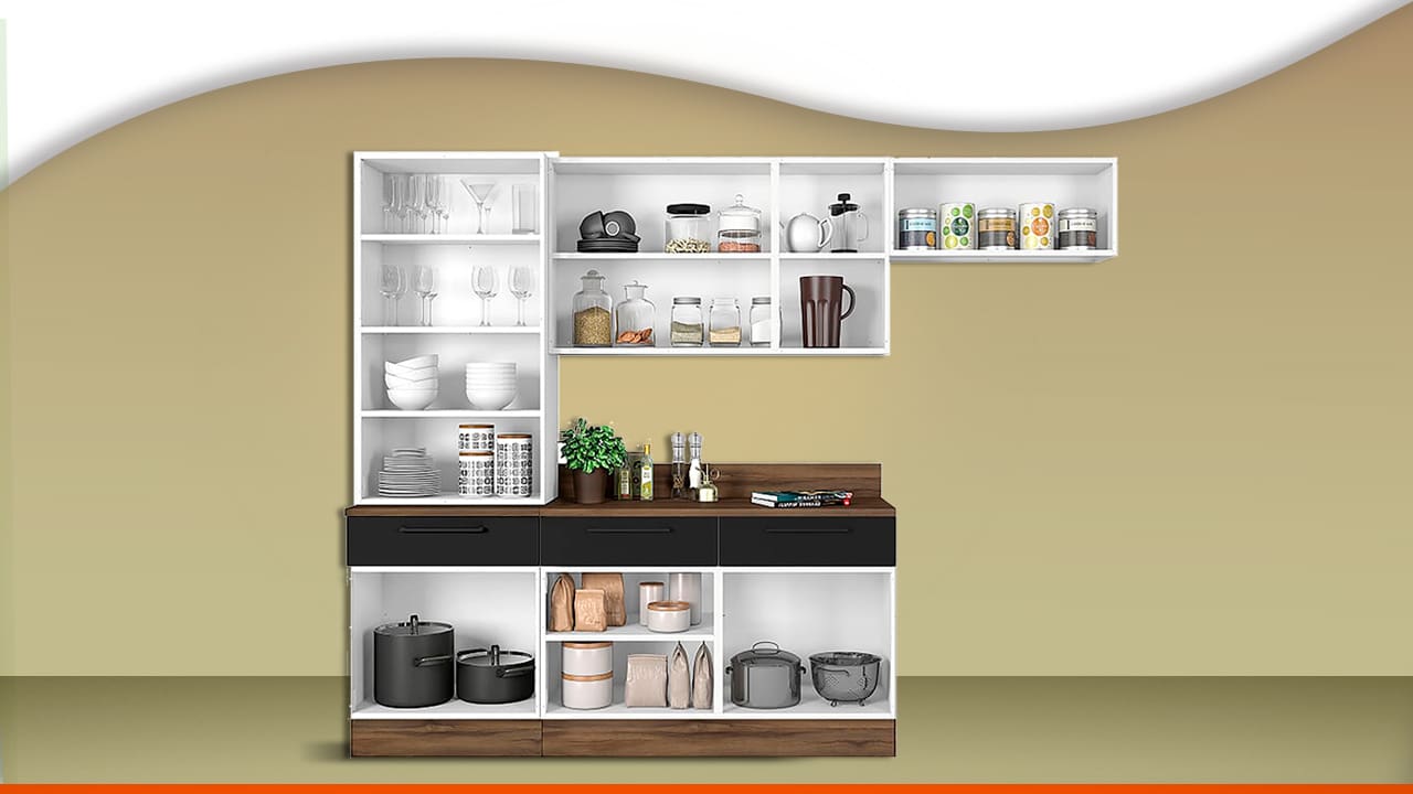 conjunto Itatiaia cozinha branco preto marrom portas abertas parte interna espaços compartimentos utensílios taças copos pratos potes bule jarra temperos plantas vasos