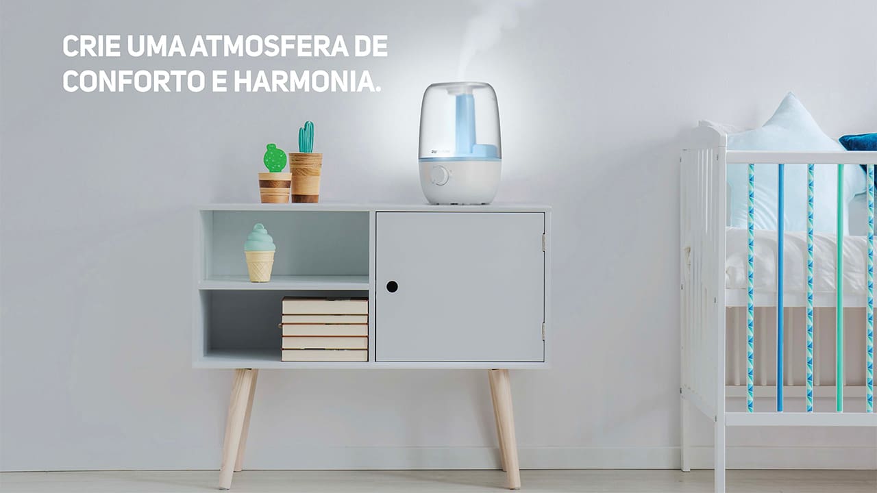 Saúde e bem-estar o ano inteiro Experimente o máximo conforto e qualidade de vida com o Umidificador de Ar Wap Air Flow U2! Este dispositivo 3 em 1 é a solução perfeita para manter o nível da umidade do ar agradável, perfumar os ambientes e iluminar com uma luz de LED de 4000k. Com seu design moderno, ele cria uma atmosfera aconchegante para toda a família, tornando os dias mais agradáveis e as noites mais tranquilas.