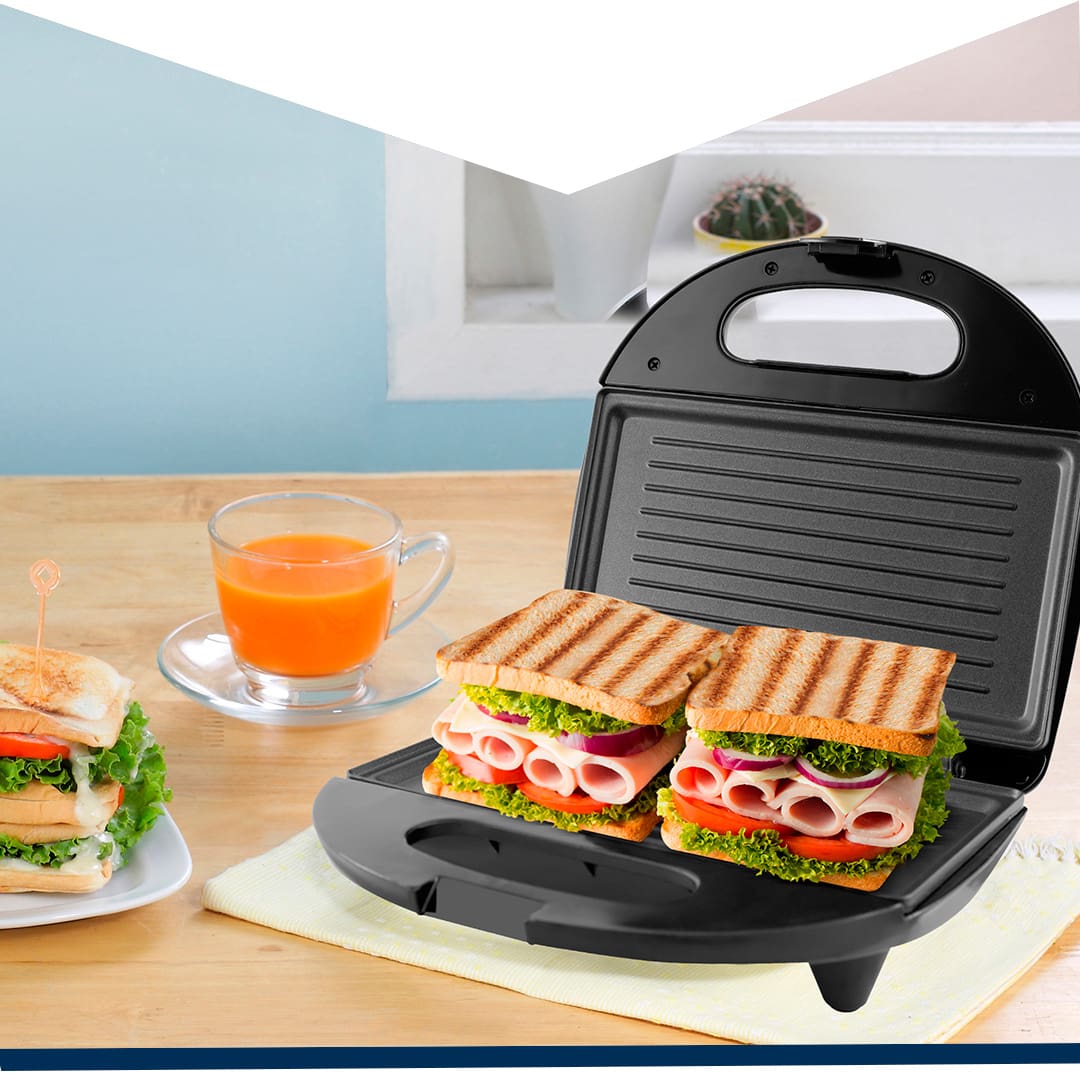 Sanduicheira Grill aberta grelhando dois pedaços de carne