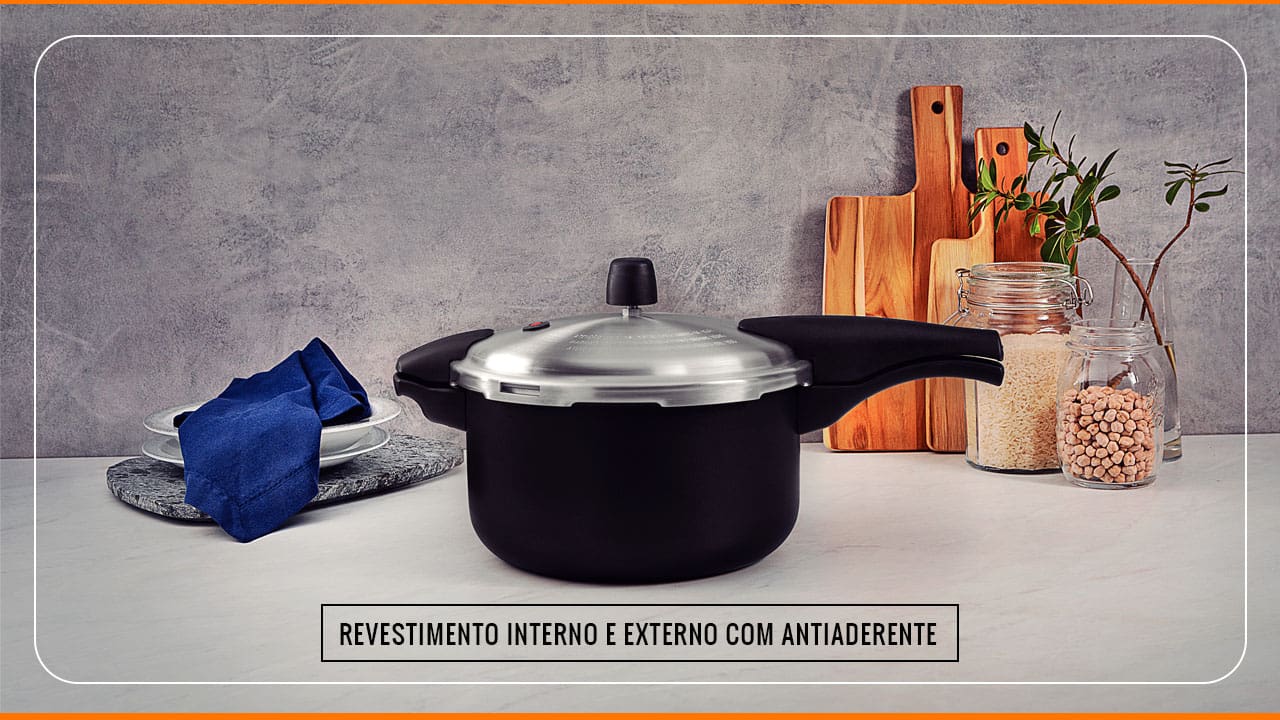 imagem mostra a panela em uma bancada
