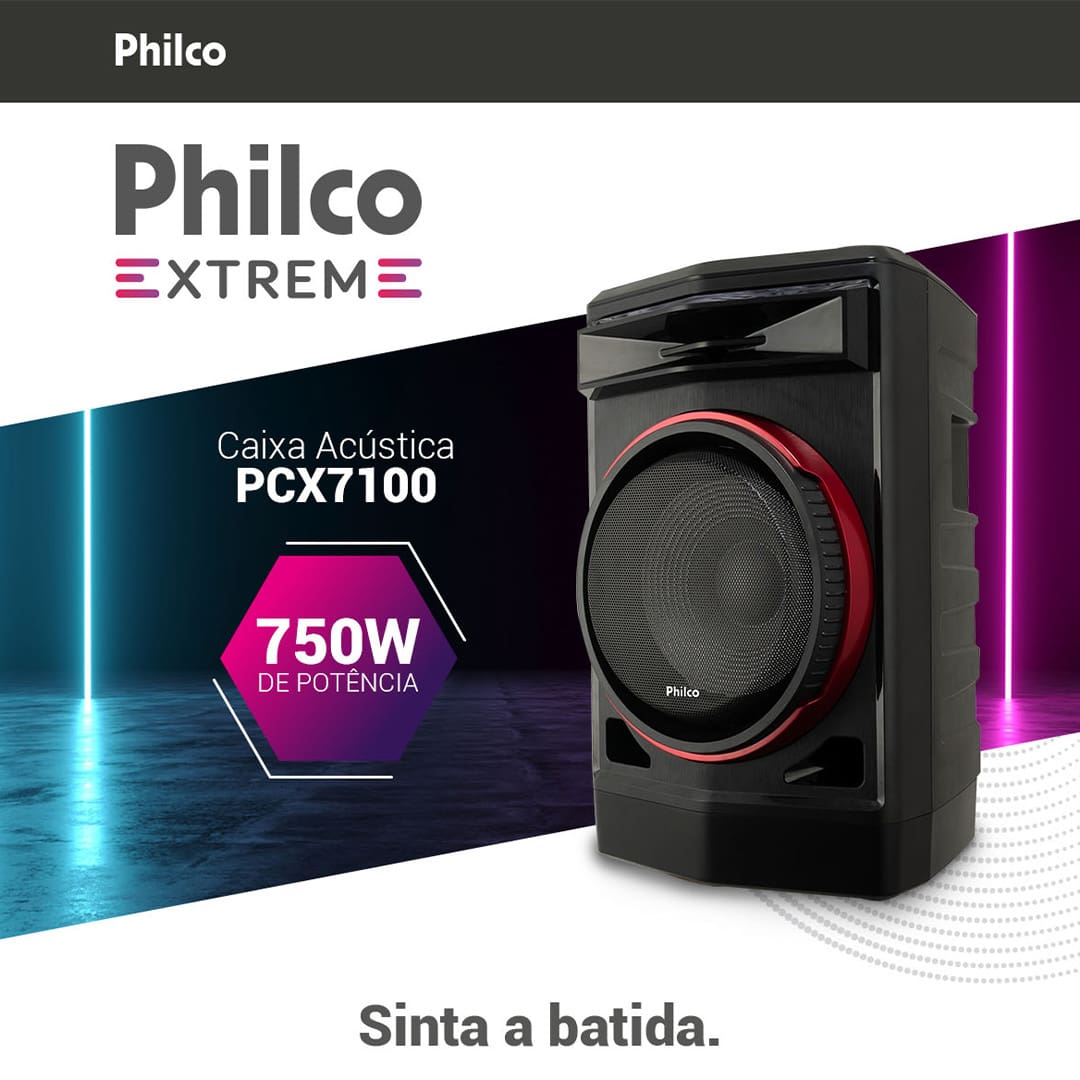 A Caixa de Som Amplificada Philco PCX7100 é perfeita para garantir o som daquelas festas entre amigos e família! Aproveite de toda sua conectividade. Conta com tecnologia de conexão Bluetooth e entradas USB (para pendrive), além de 2 entradas para microfone, e ainda uma entrada auxiliar para equipamentos com saída de som P2. Seu potente alto-falante de 12 polegadas garante um maior impacto na reprodução dos sons graves. Dê mais vida a sua playlist com a Função flash light com seus 5 modos de iluminação.