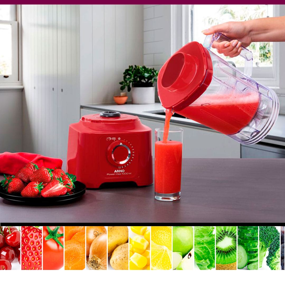 Liquidificador Arno Power Max servindo suco morango
