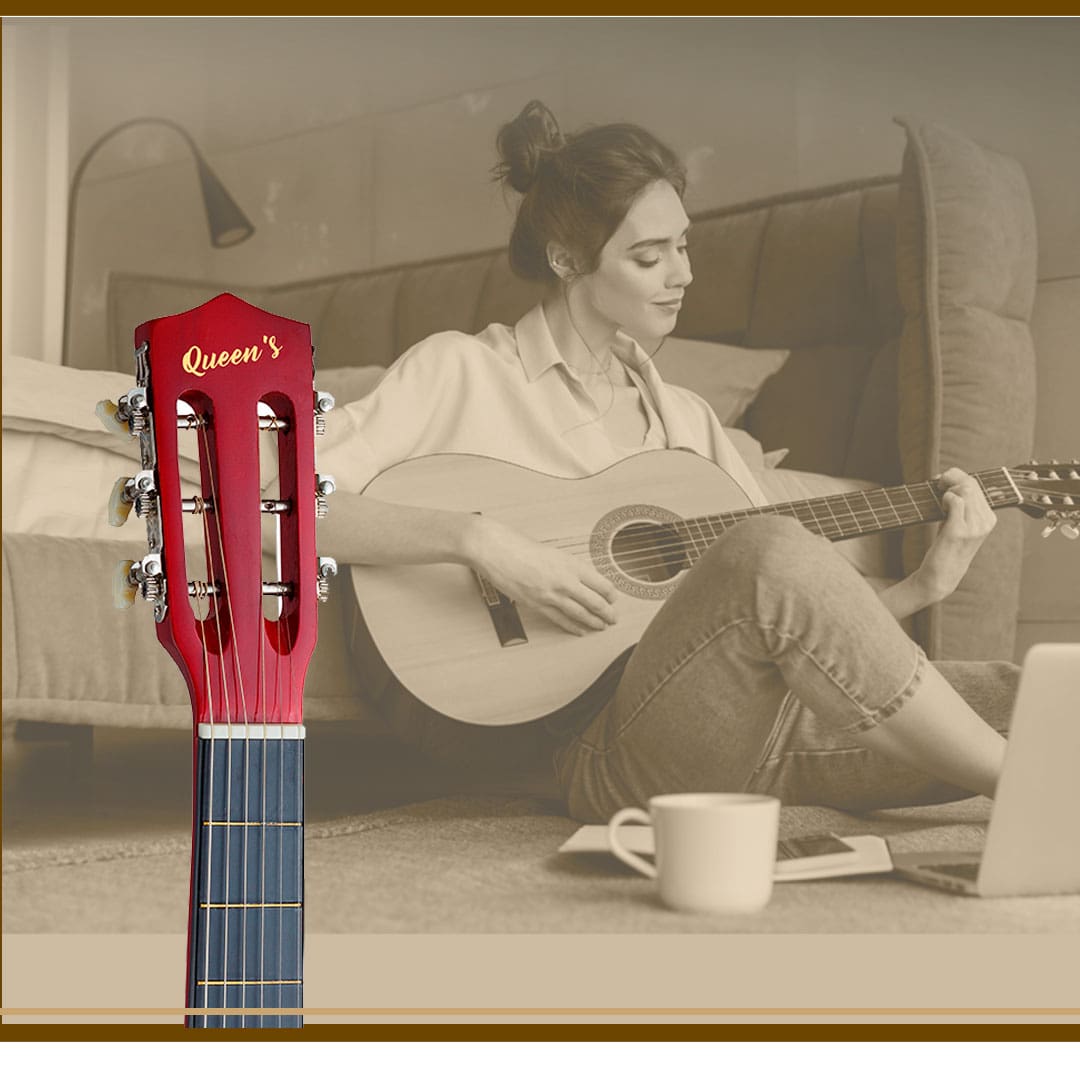 Mulher tocando violão