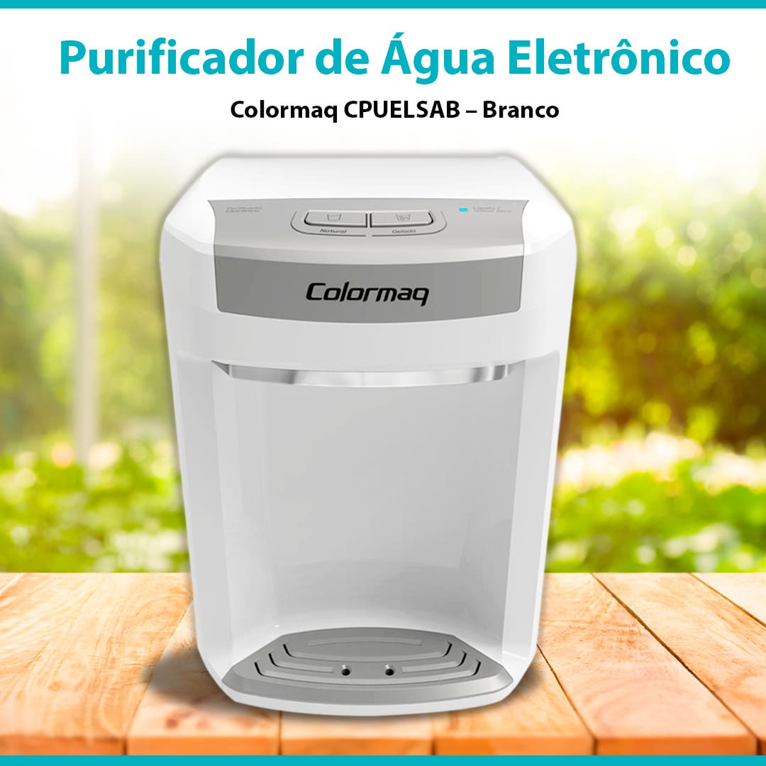 imagem frontal frente Purificador de Água Eletrônico Colormaq branco cinza bancada marrom madeira fundo vegetação verde árvores natureza sol