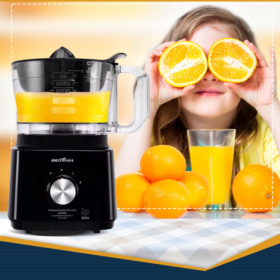 imagem mostra menina tapando os olhos com laranjas, copo de suco de laranja e na frente o processador com a jarra 