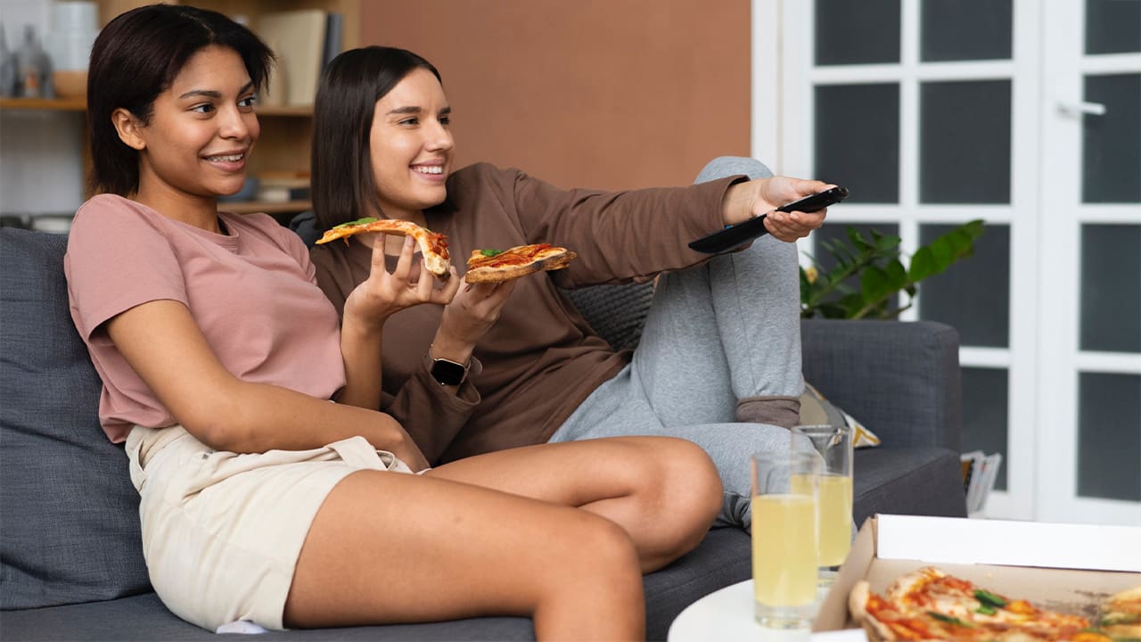 Garante um som nítido e envolvente, perfeito para todos os tipos de conteúdo, desde filmes até esportes ao vivo
