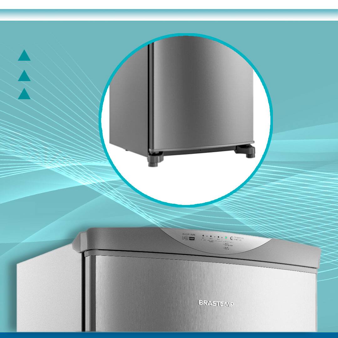 Freezer Brastemp detalhe painel de controle e pés com rodízio