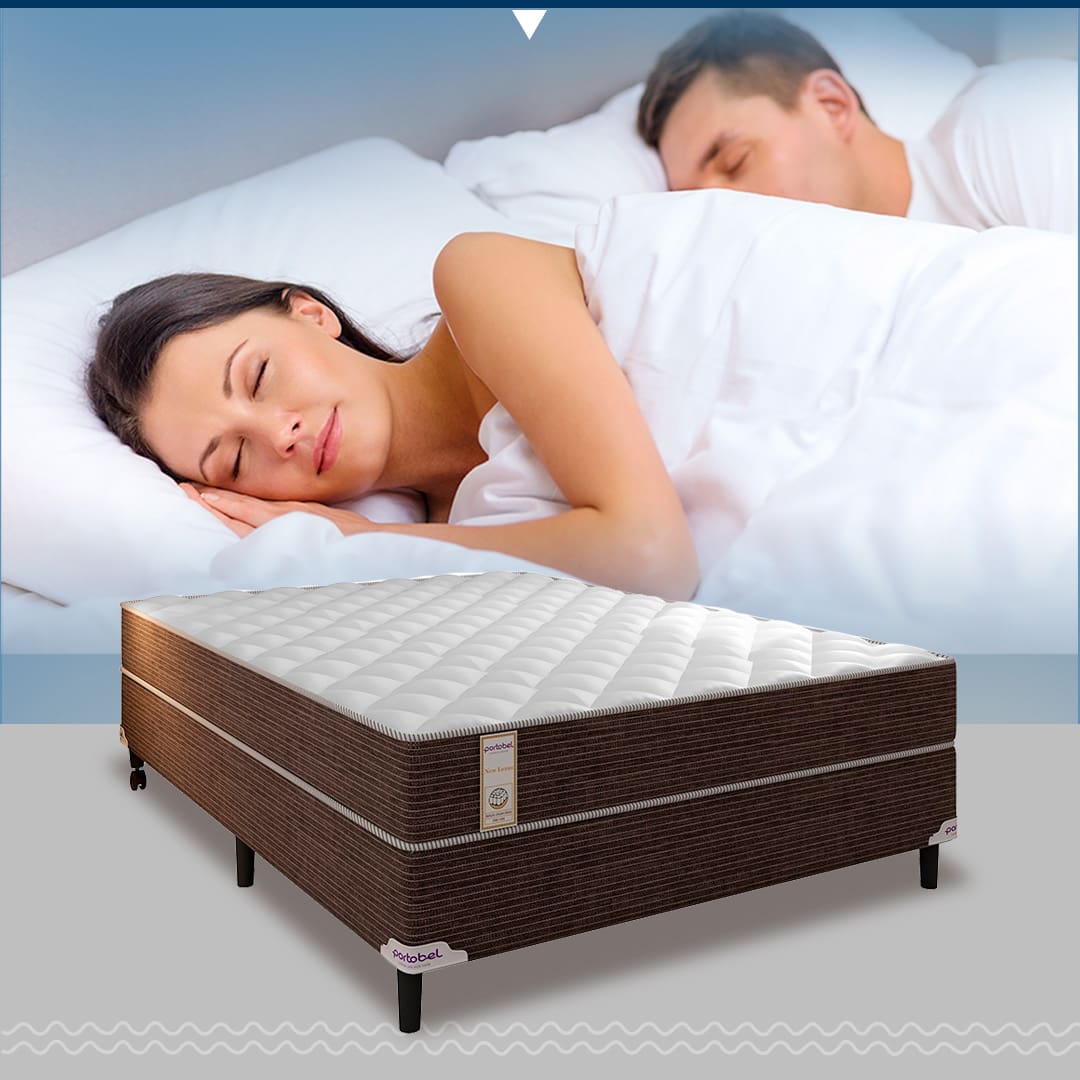 imagem mostra o Cama Box Casal Portobel Roma em primeiro plano e um casal dormindo em segundo plano