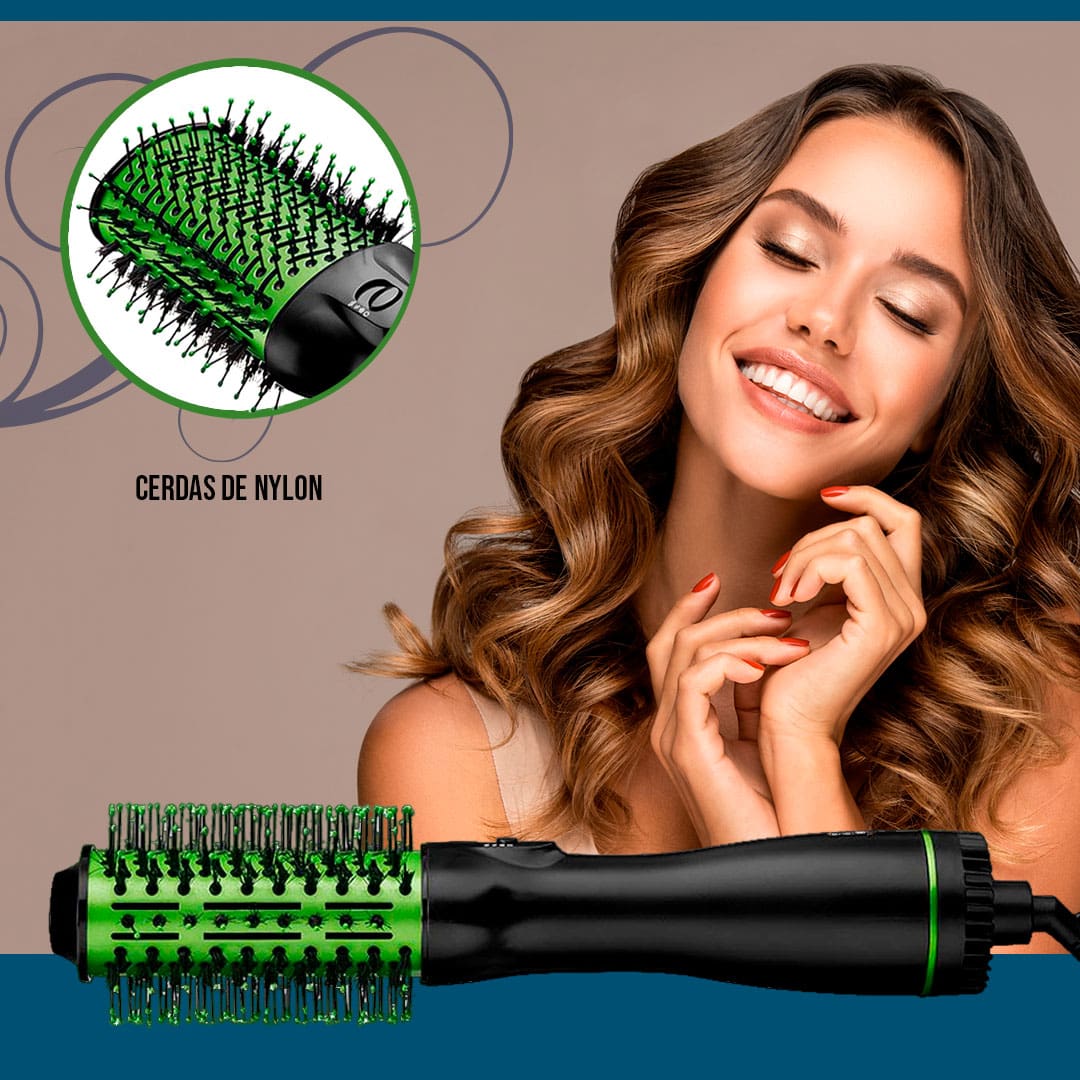 mulher moça jovem morena cabelo ondulado marrom escova Taiff Easy deitada imagem fundo zoom destaque cerdas de nylon