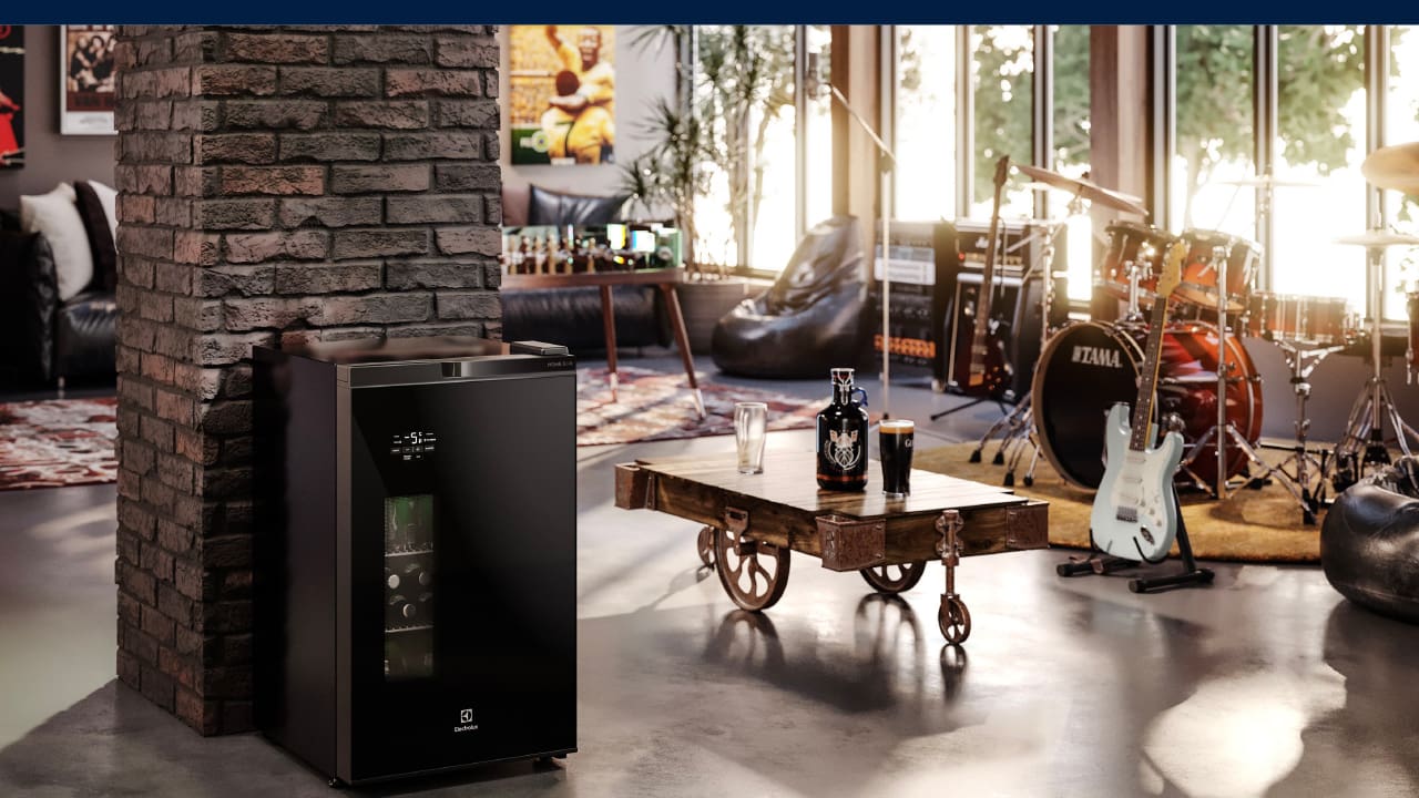 CERVEJEIRA 100L ELECTROLUX EB100 220V PRETO 220V