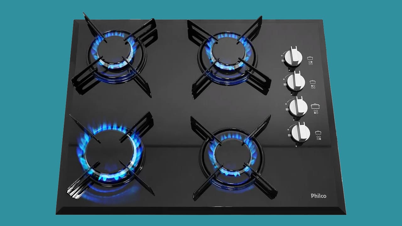 Cooktop 4 Bocas Philco Chef Bisote Preto com chamas acesas