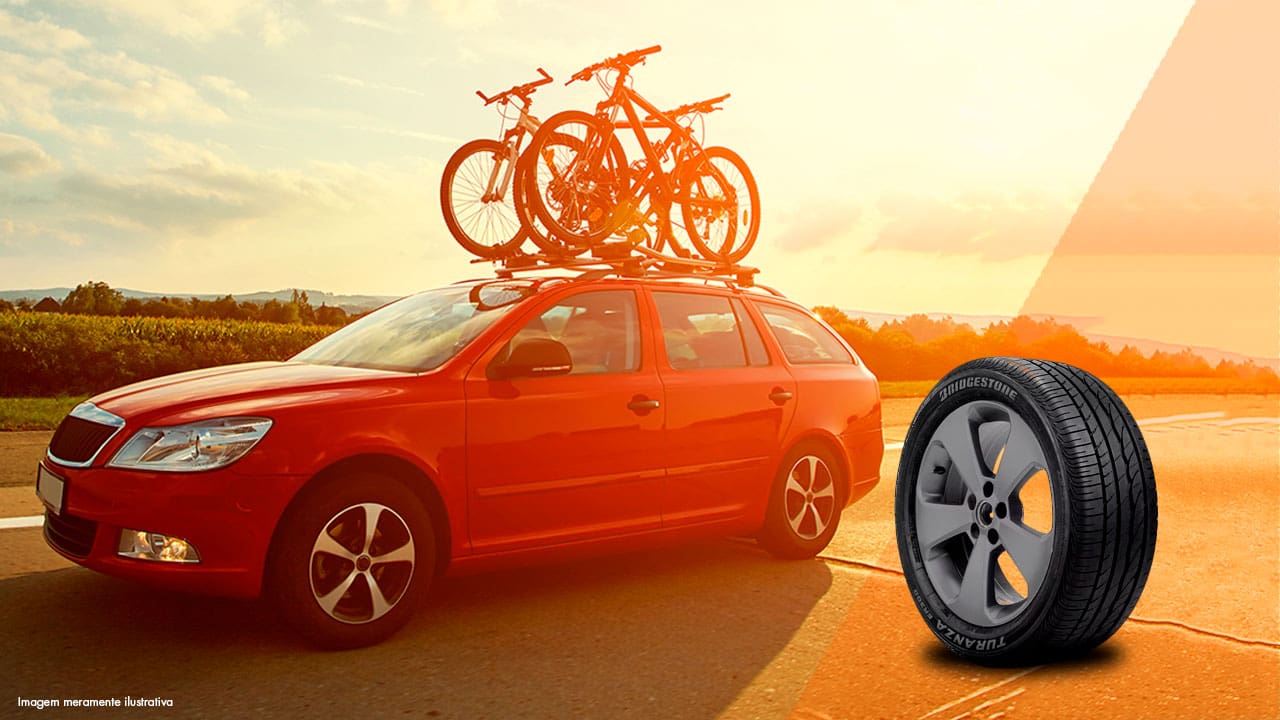 imagem frontal frente Pneu Bridgestone Turanza ER300 fundo carro vermelho bicicletas topo em cima estrada rodovia sol campo mato árvores vegetação grama verde céu azul nuvens brancas