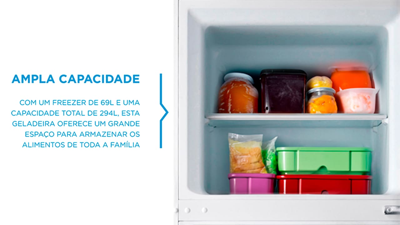 Amplo espaço para manter seus alimentos fresquinhos. Ideal para quem precisa de espaço e eficiência. Com uma capacidade total de 294 litros, sendo 69 litros dedicados ao freezer e 225 litros ao refrigerador, ela proporciona amplo espaço para armazenar todos os seus alimentos e bebidas de forma organizada. Seu design prático e moderno se adapta facilmente a qualquer cozinha.
