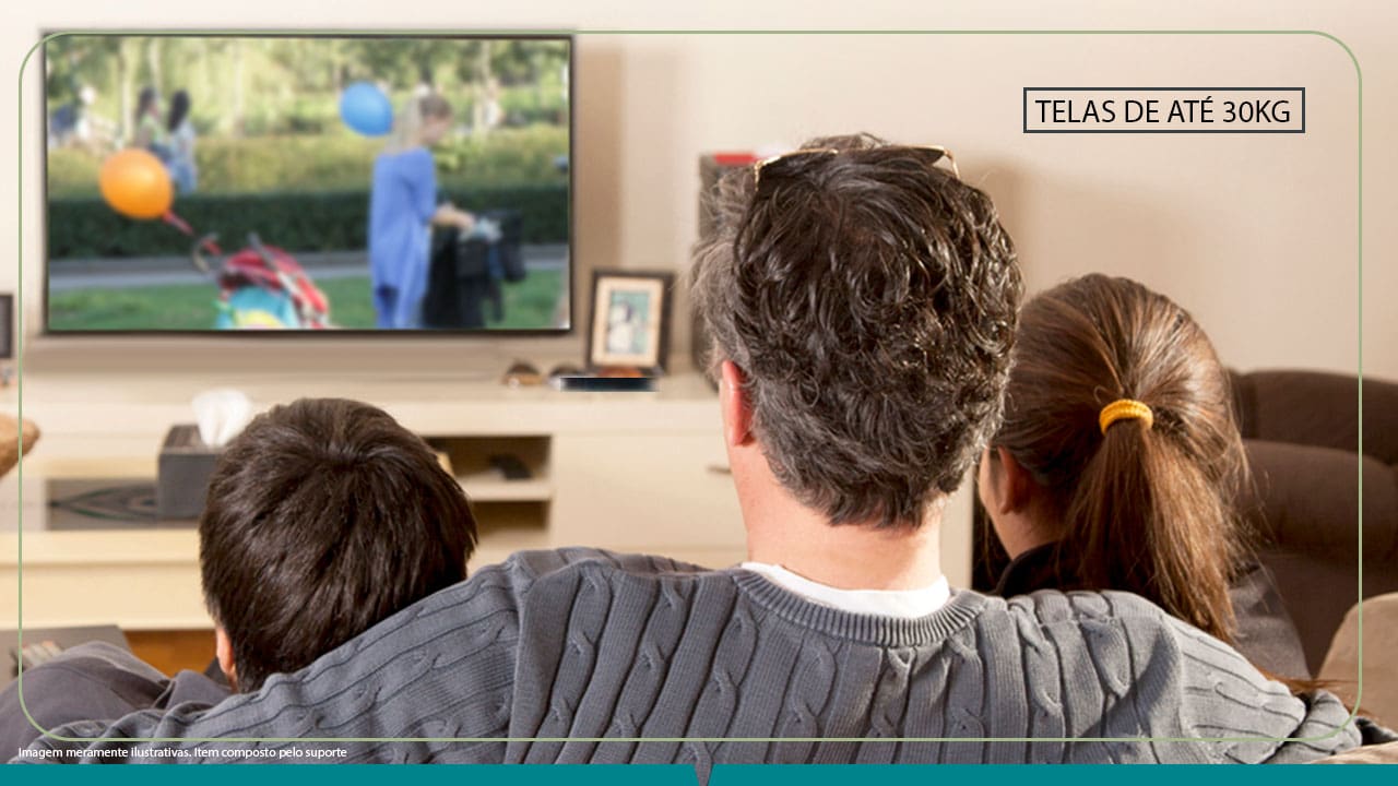 imagem mostra pessoas sentadas assistindo a TV