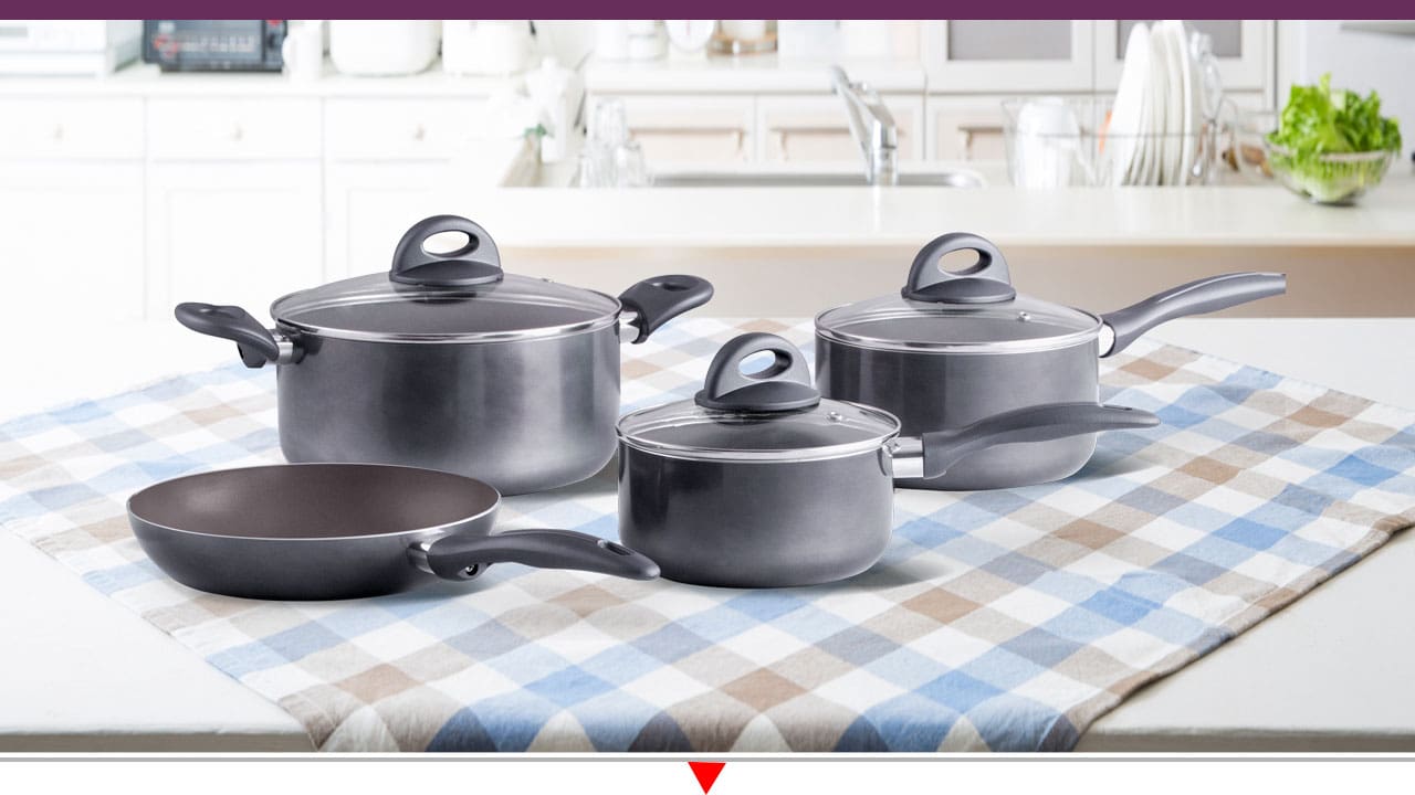 Conjunto de Panelas Brinox Ceramic Life Smart Plus preta cinza mesa bancada branca toalha quadriculada colorida fundo cozinha