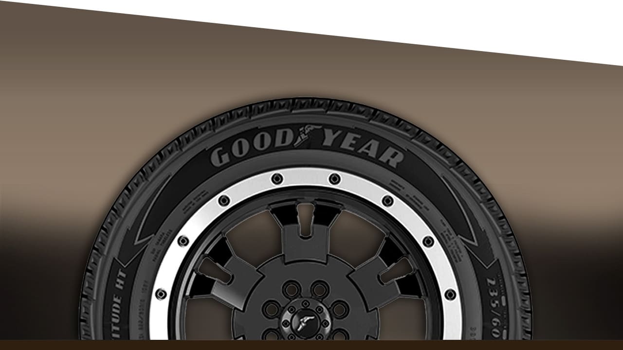 imagem frontal frente Pneu Goodyear preto cinza prata fundo marrom