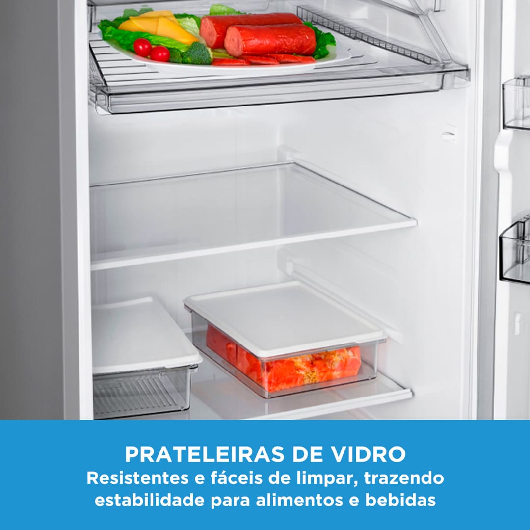 Ampla capacidade e modernidade. A Geladeira Frost Free Duplex 425 litros da Midea oferece uma solução completa para a sua cozinha. Com um freezer de 120 litros, o maior do segmento, ela garante espaço suficiente para armazenar todos os seus alimentos, unindo praticidade e design contemporâneo.